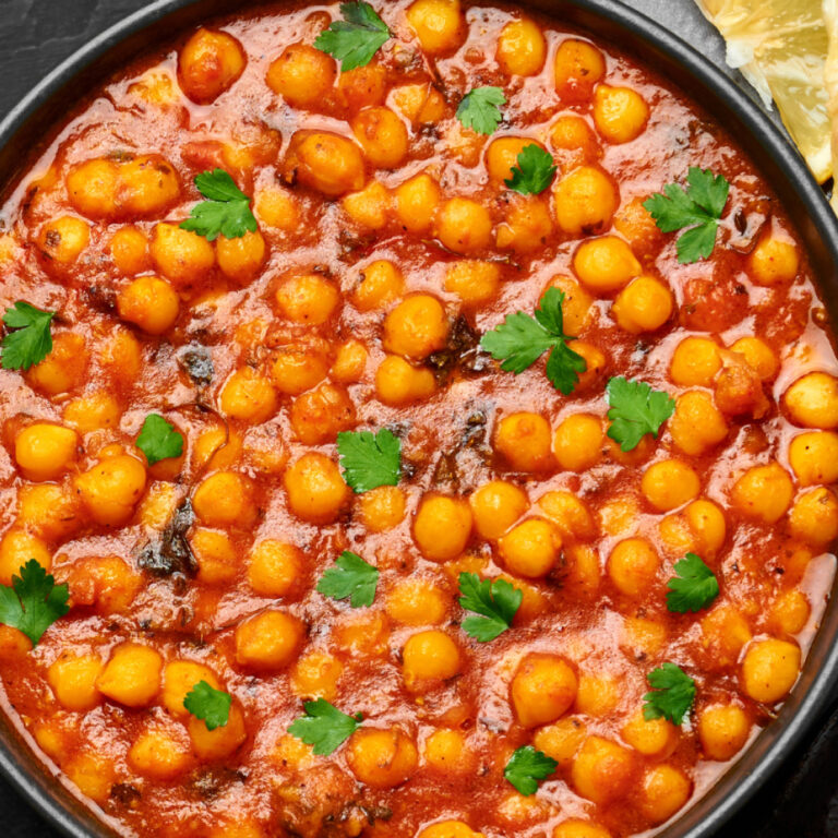 Chana Masala (Spiced chickpea curry) – Vegan